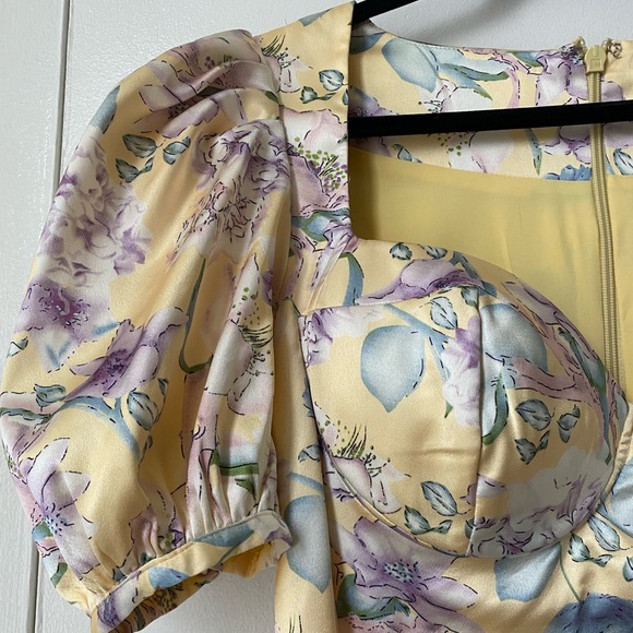 Beautiful satin Lavish Alice Floral Dress - Picture 3 of 5